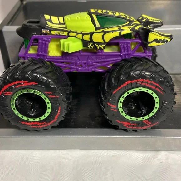 6 Hot Wheels Monster Trucks - Picture 4 of 8